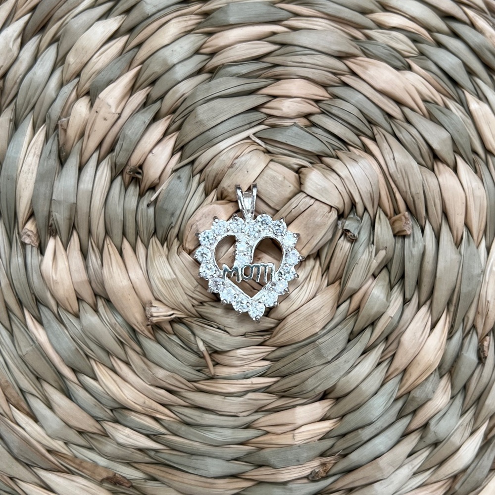 Silver Heart 'Mom' Pendant Necklace